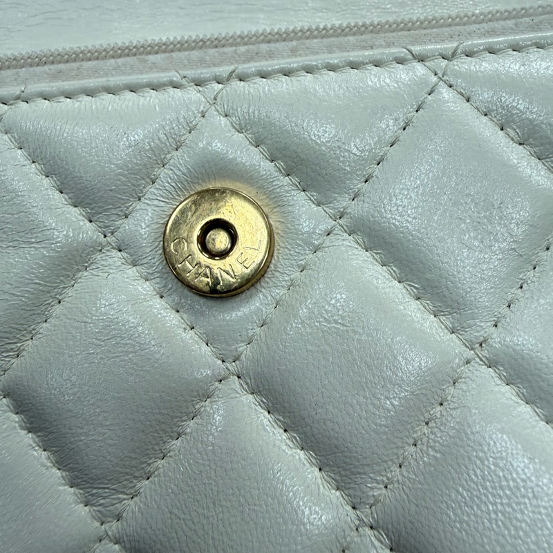 香奈兒晶片款手機包-7