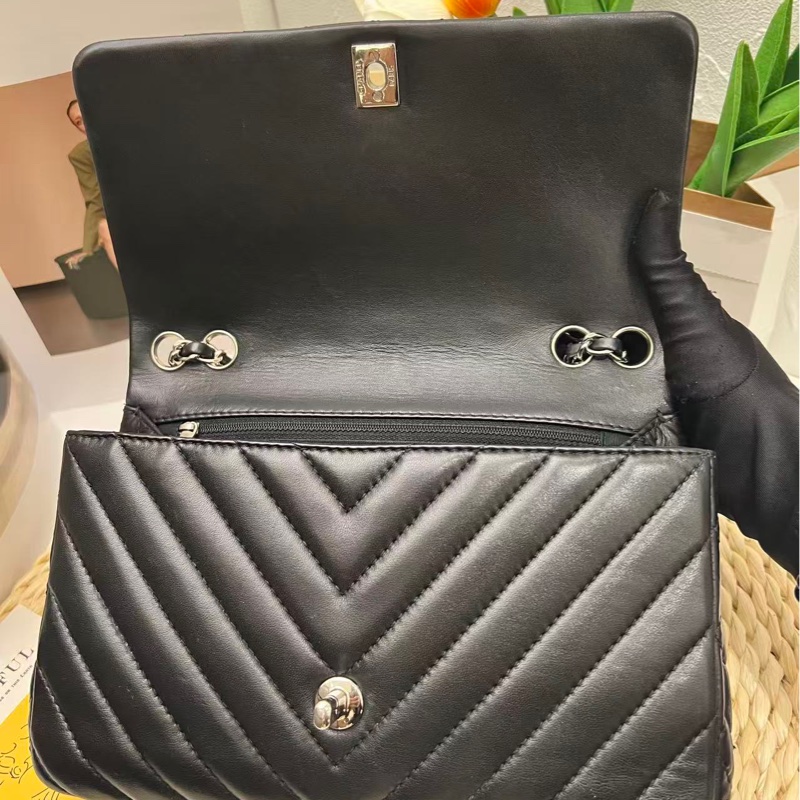 Chanel Surpique Chevron Flap Bag-15