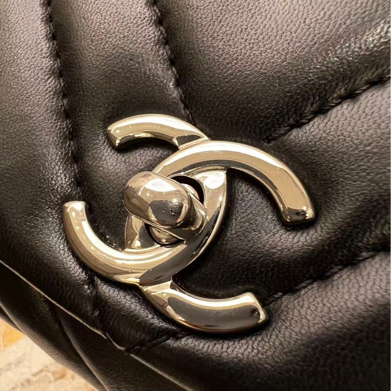 Chanel Surpique Chevron Flap Bag-19