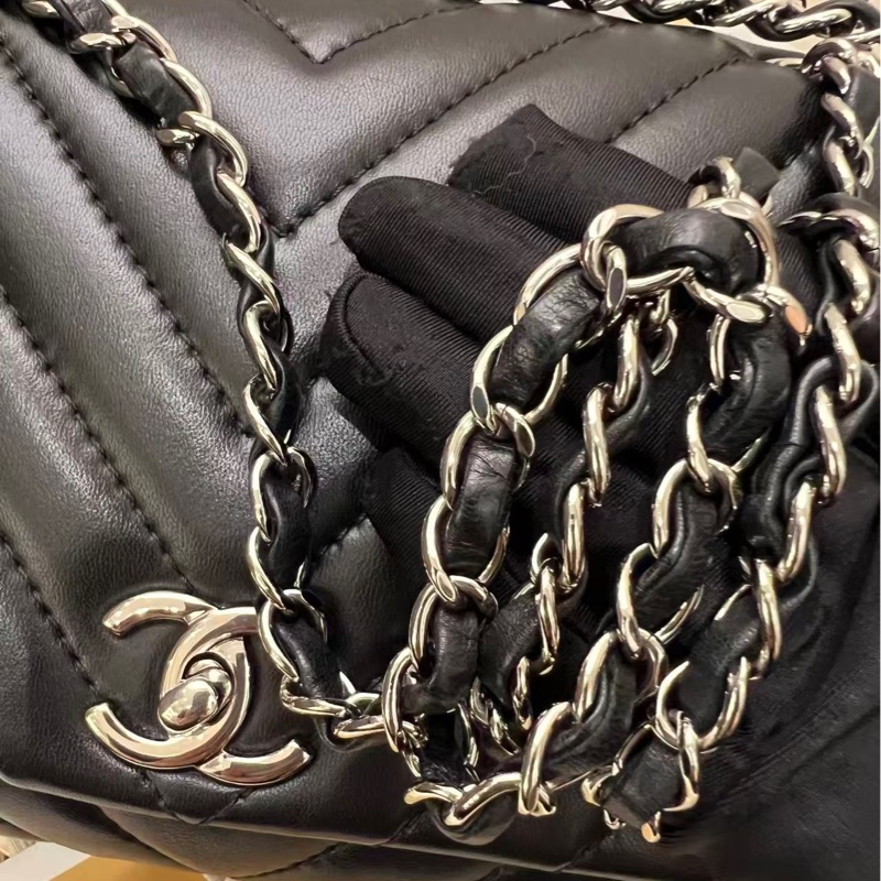 Chanel Surpique Chevron Flap Bag-21
