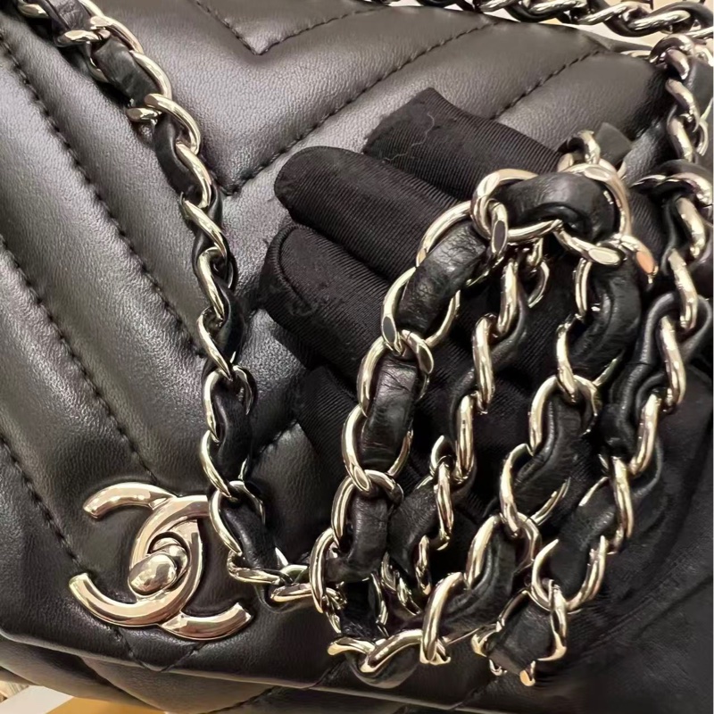 Chanel Surpique Chevron Flap Bag-23