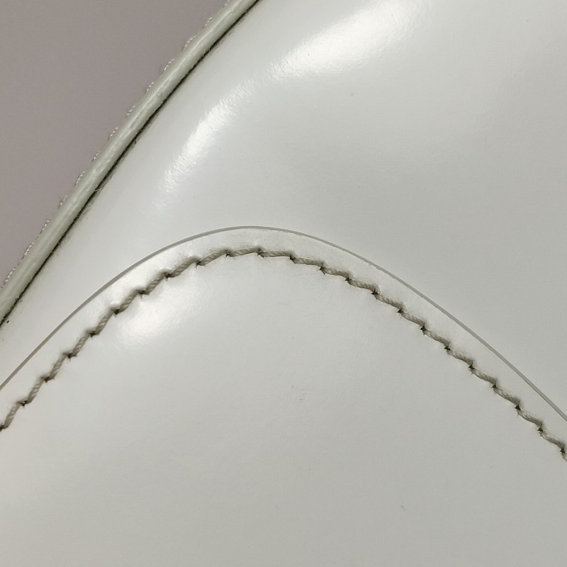 Prada Cleo牛皮白色三角標 肩背包-14