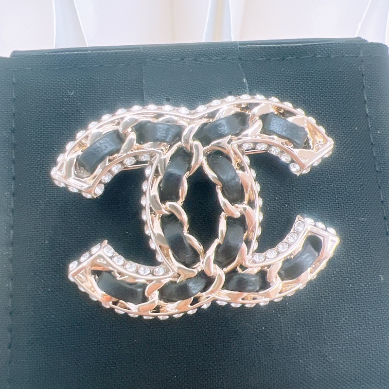 全新 Chanel 23p 水鑽皮穿鏈胸針-1