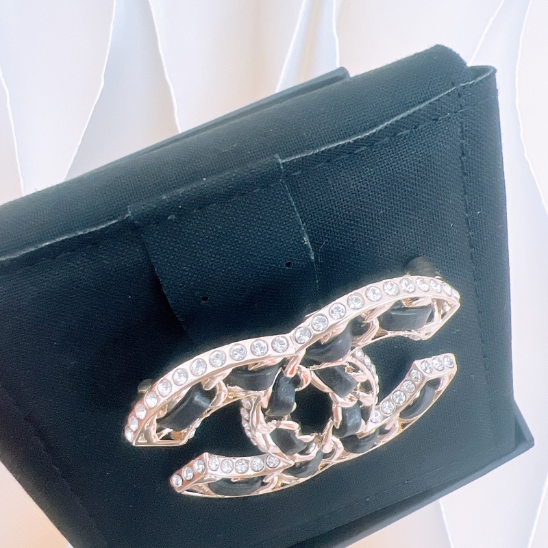 全新 Chanel 23p 水鑽皮穿鏈胸針-2