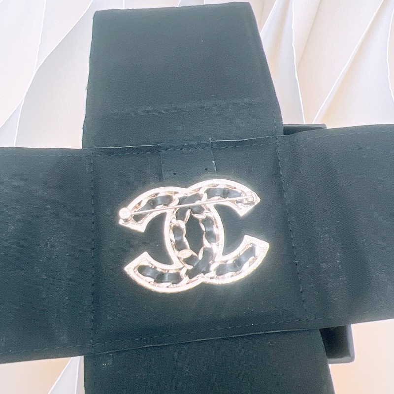 全新 Chanel 23p 水鑽皮穿鏈胸針-4