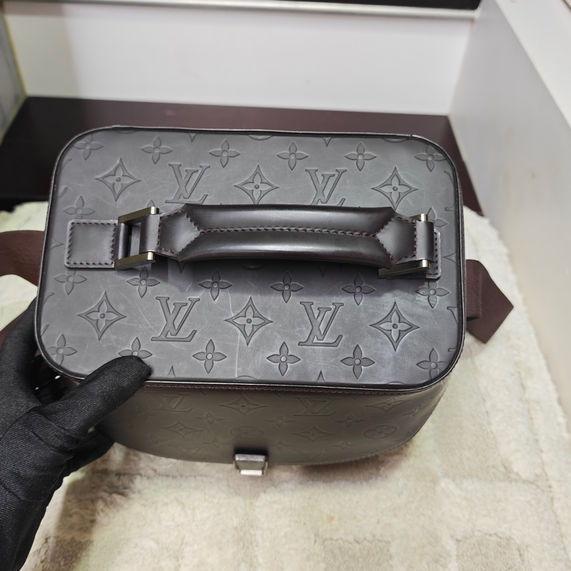 LV 全皮復古相機包-5