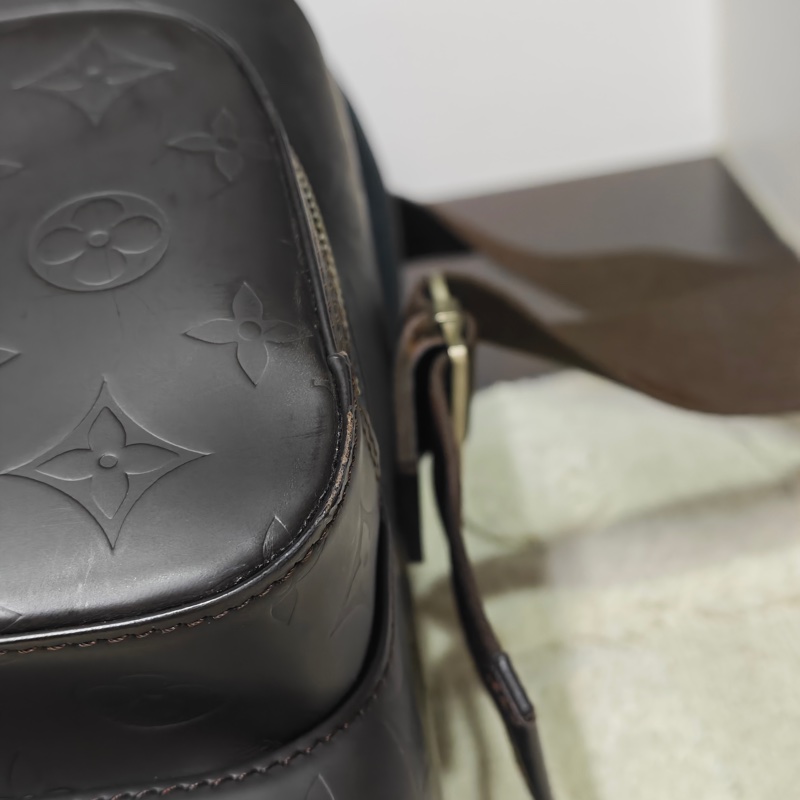 LV 全皮復古相機包-10