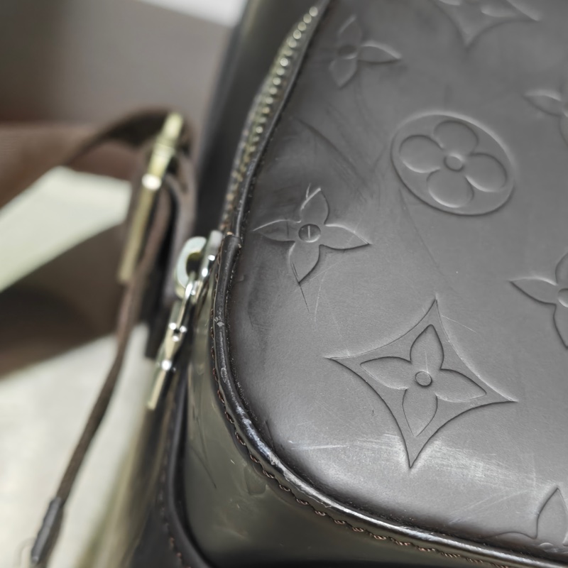 LV 全皮復古相機包-11