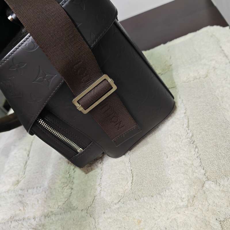 LV 全皮復古相機包-19