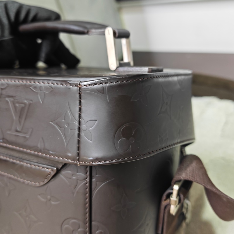 LV 全皮復古相機包-20