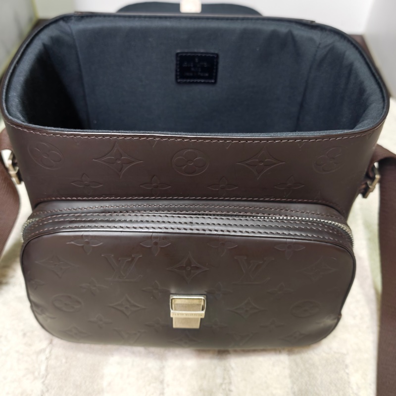 LV 全皮復古相機包-30