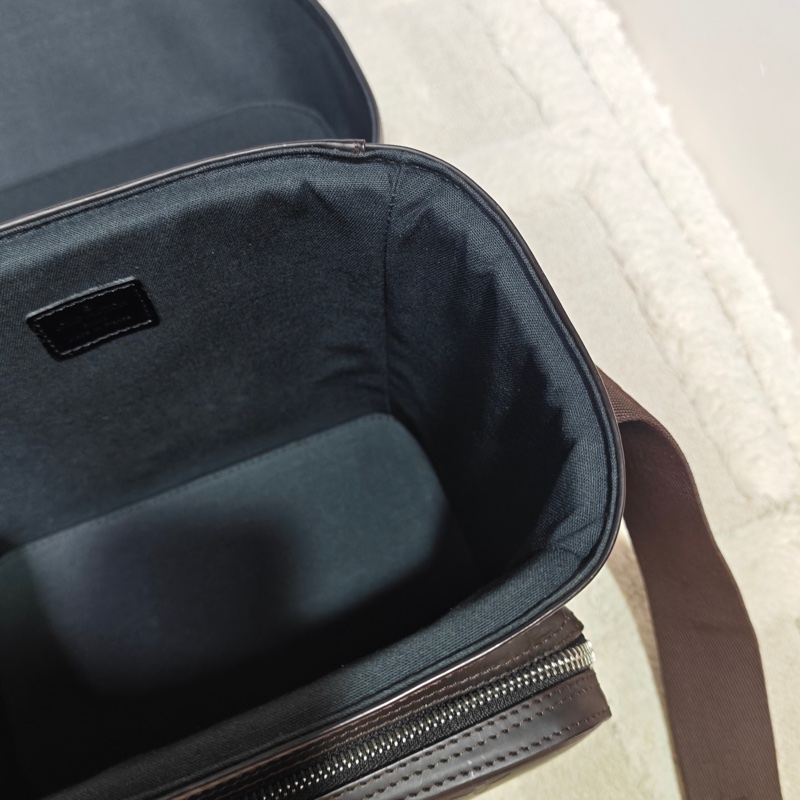 LV 全皮復古相機包-32