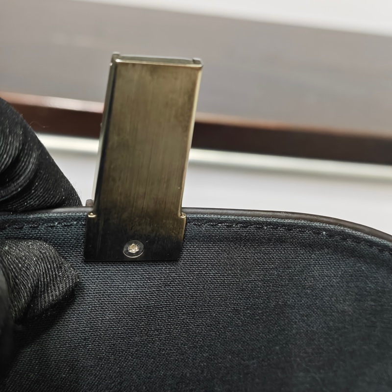 LV 全皮復古相機包-34