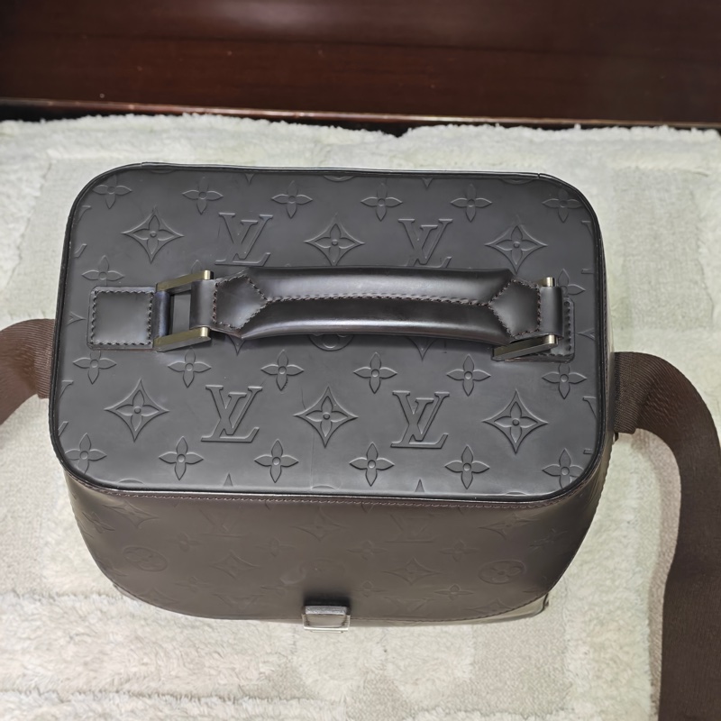 LV 全皮復古相機包-39