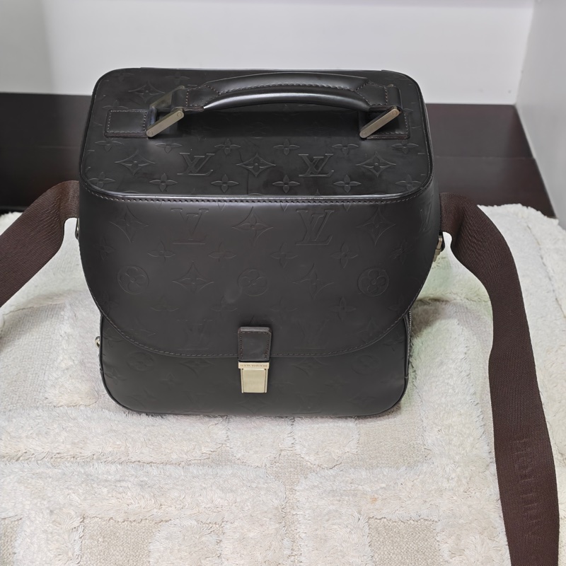 LV 全皮復古相機包-40