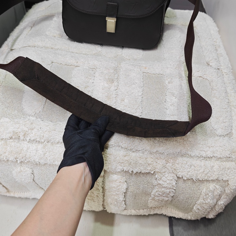 LV 全皮復古相機包-41