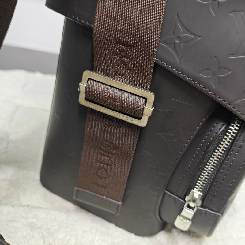 LV 全皮復古相機包-43