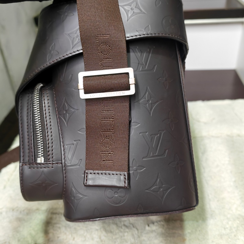 LV 全皮復古相機包-45