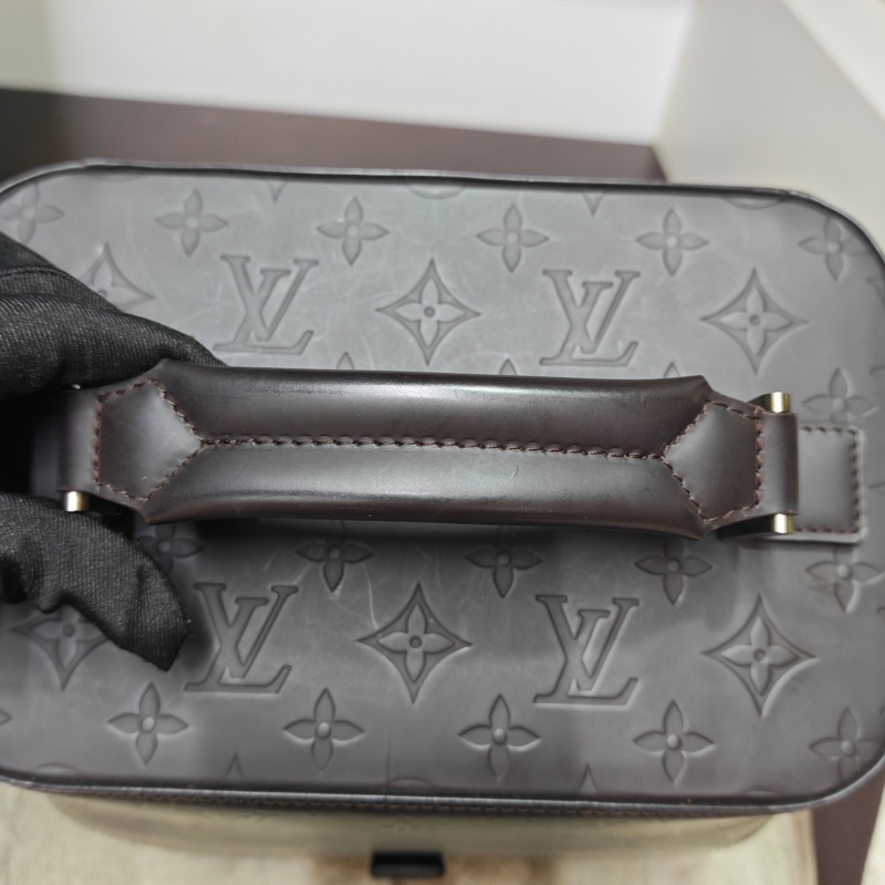 LV 全皮復古相機包-47