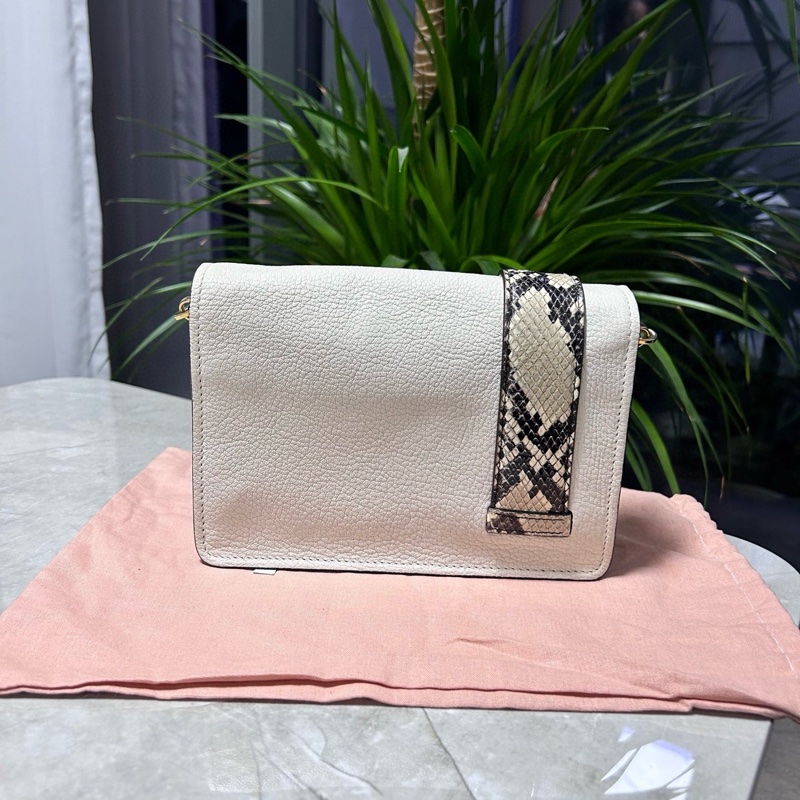 MiuMiu繆繆！MiuLady系列太陽花白色牛皮拼蛇皮水鑽鏈條包-1