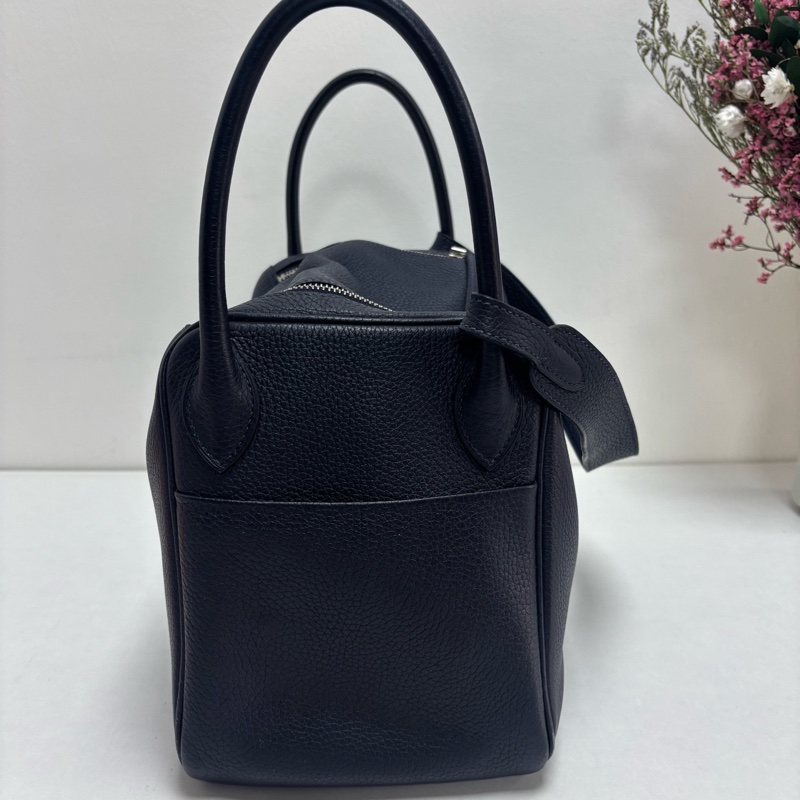 Hermes愛馬仕Lindy30 午夜藍金扣TC皮Z刻尺寸30近黑色-3