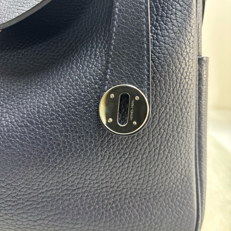 Hermes愛馬仕Lindy30 午夜藍金扣TC皮Z刻尺寸30近黑色-6