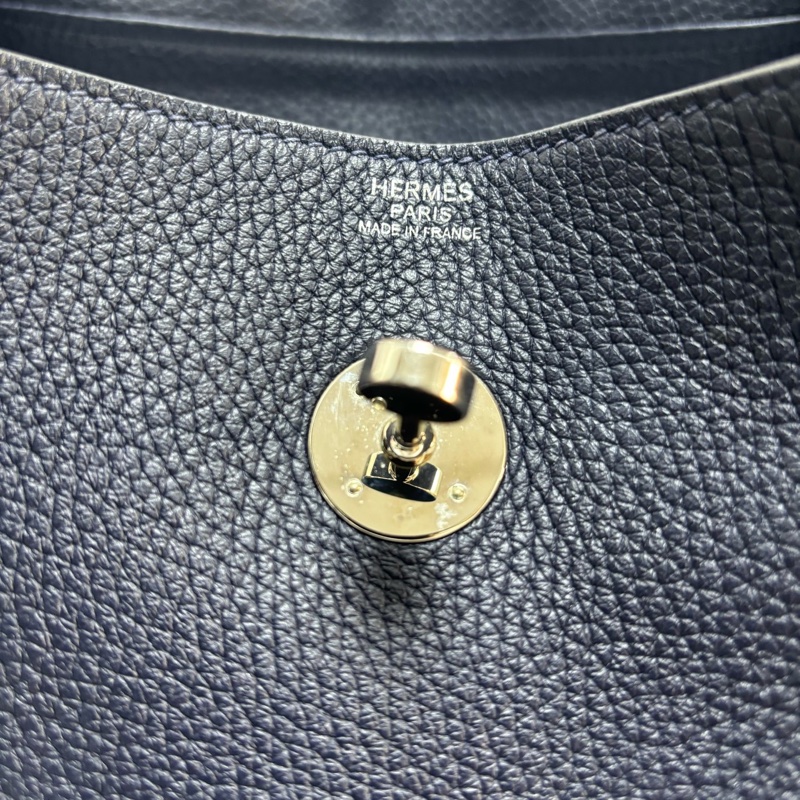 Hermes愛馬仕Lindy30 午夜藍金扣TC皮Z刻尺寸30近黑色-7