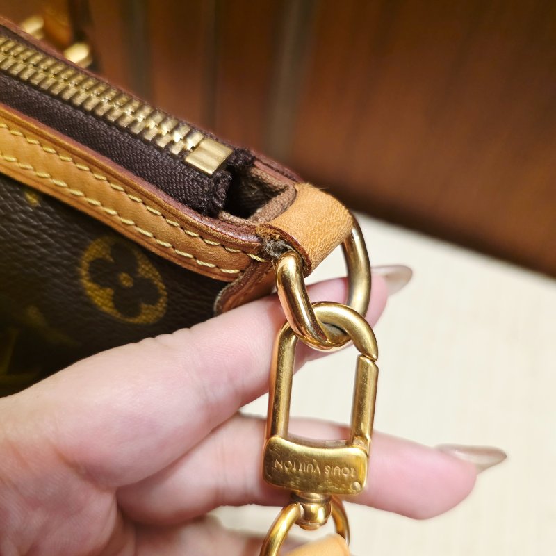 LV Louis Vuitton原花抓皺拉鍊三用水餃包/ M40145手提、肩背，斜跨-20