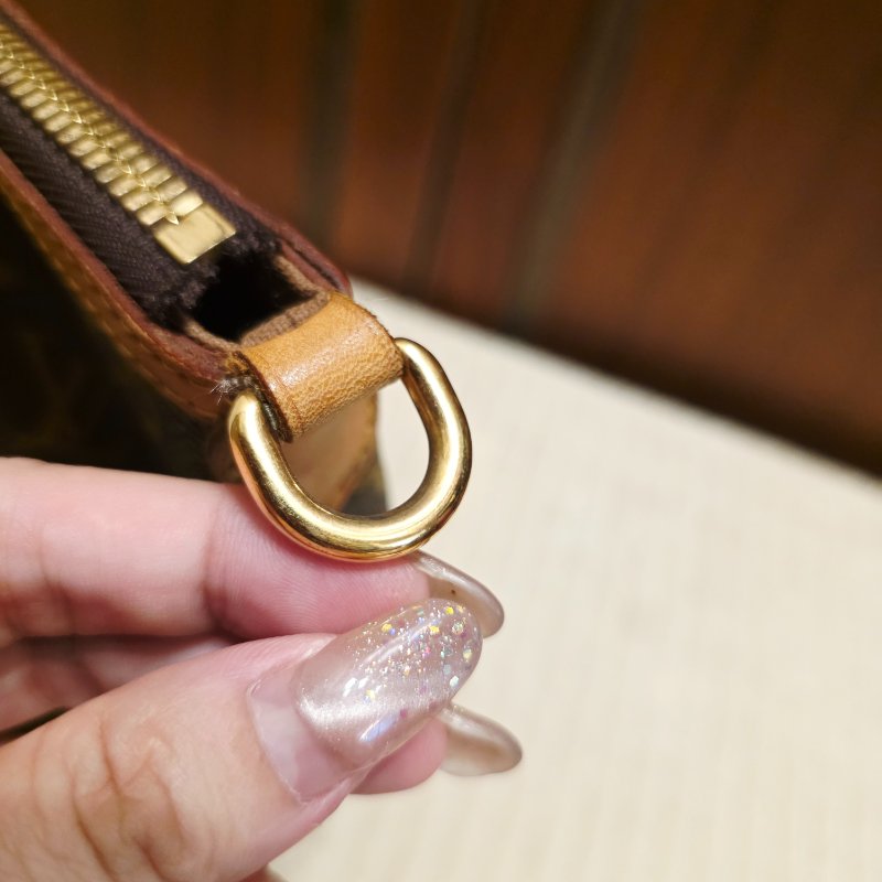 LV Louis Vuitton原花抓皺拉鍊三用水餃包/ M40145手提、肩背，斜跨-37