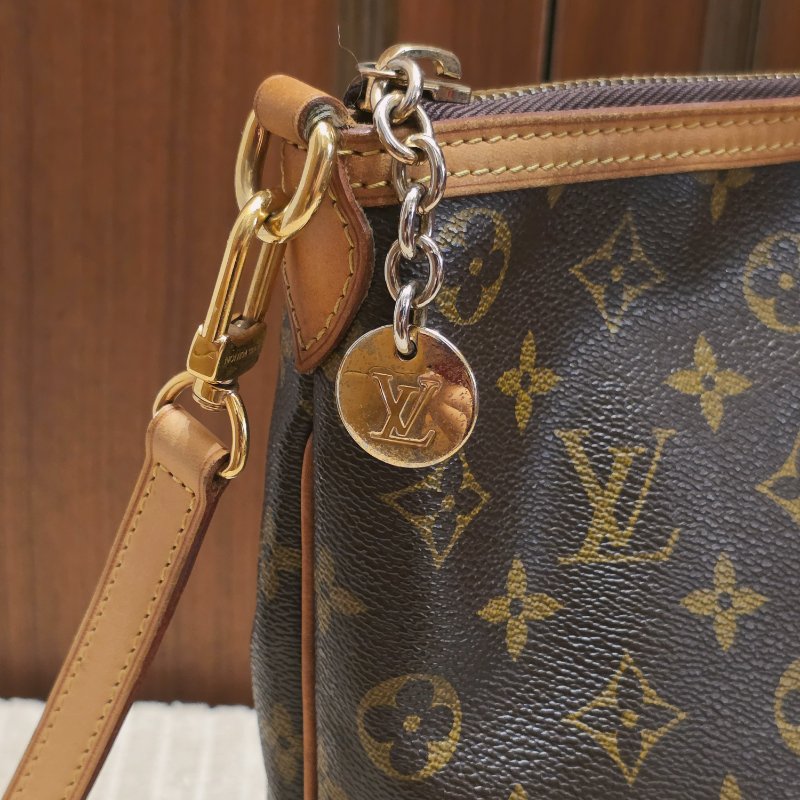 LV Louis Vuitton原花抓皺拉鍊三用水餃包/ M40145手提、肩背，斜跨-38