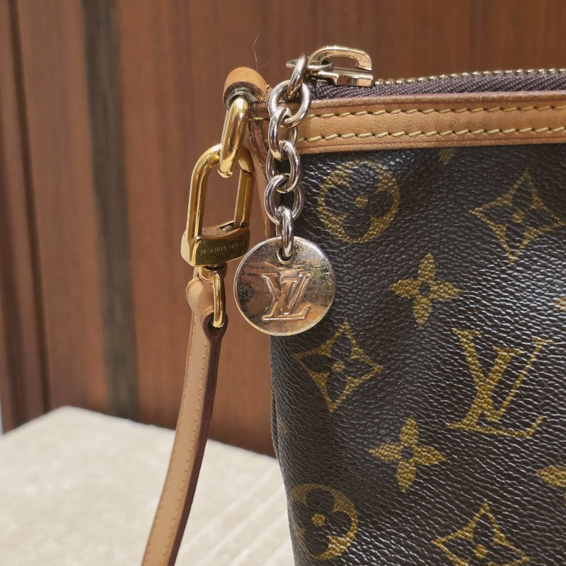 LV Louis Vuitton原花抓皺拉鍊三用水餃包/ M40145手提、肩背，斜跨-39