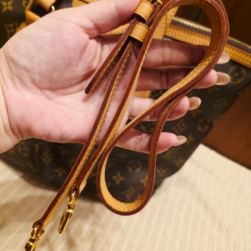 LV Louis Vuitton原花抓皺拉鍊三用水餃包/ M40145手提、肩背，斜跨-43