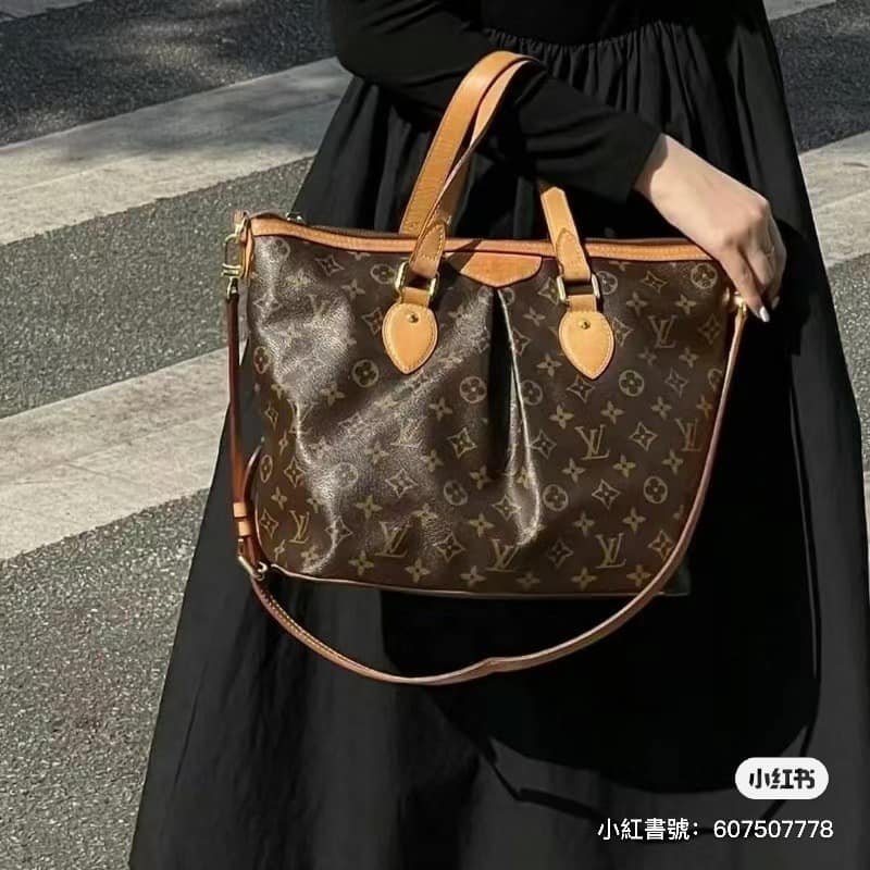 LV Louis Vuitton原花抓皺拉鍊三用水餃包/ M40145手提、肩背，斜跨-65