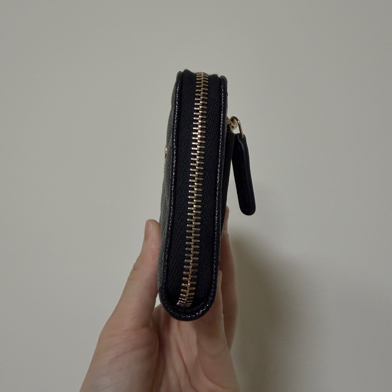 Chanel 黑荔枝皮銀釦拉鏈短夾-2