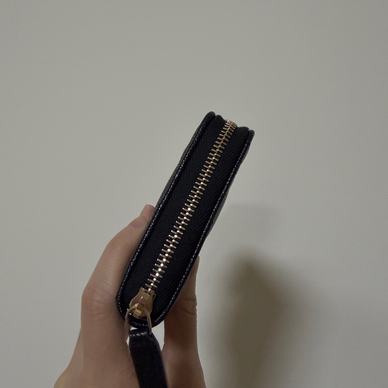 Chanel 黑荔枝皮銀釦拉鏈短夾-3