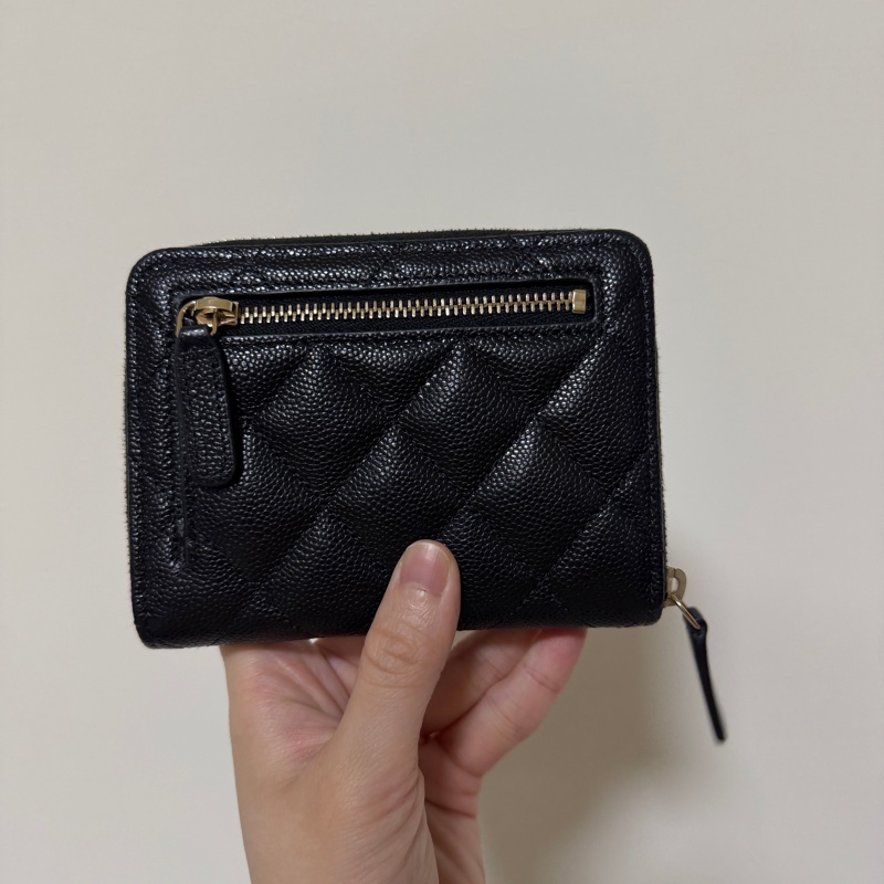 Chanel 黑荔枝皮銀釦拉鏈短夾-5