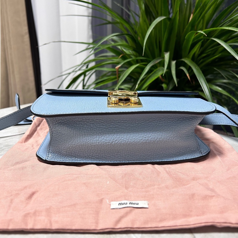 MiuMiu繆繆！藍色牛皮金扣單肩斜挎包，-4