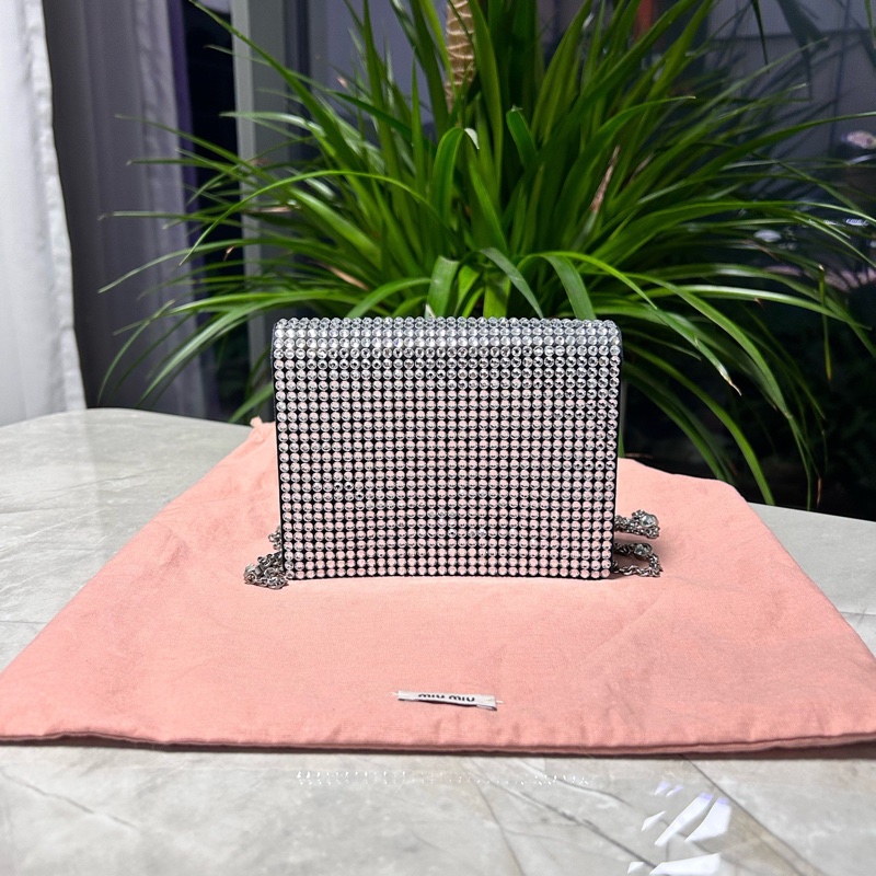 Miumiu繆繆！黑色羊皮鑽石包滿鑽仿水晶寶石鏈條包-1