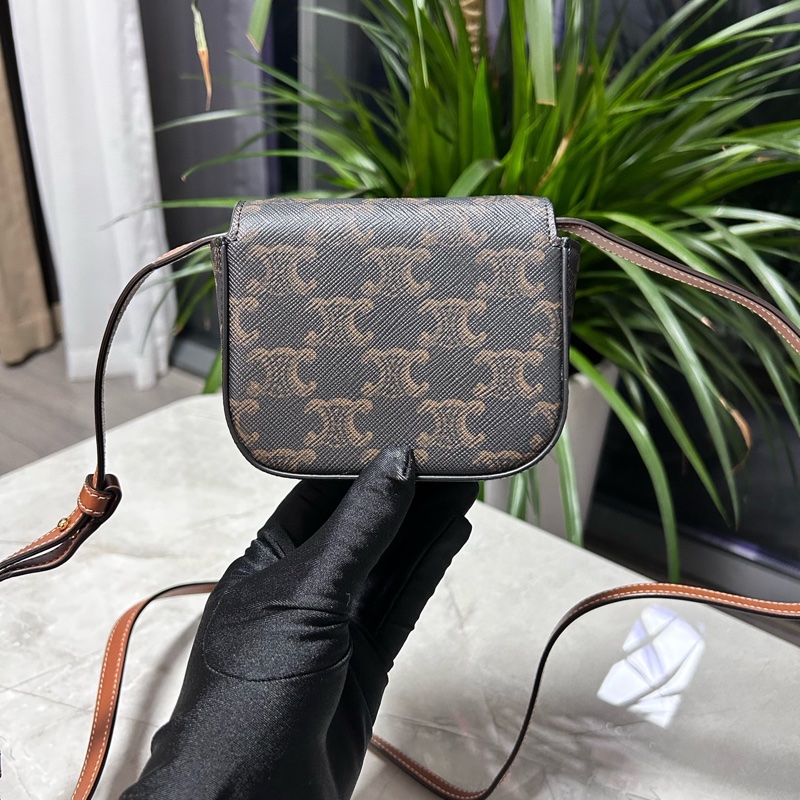 Celine賽琳！mini凱旋門老花豆腐包-1