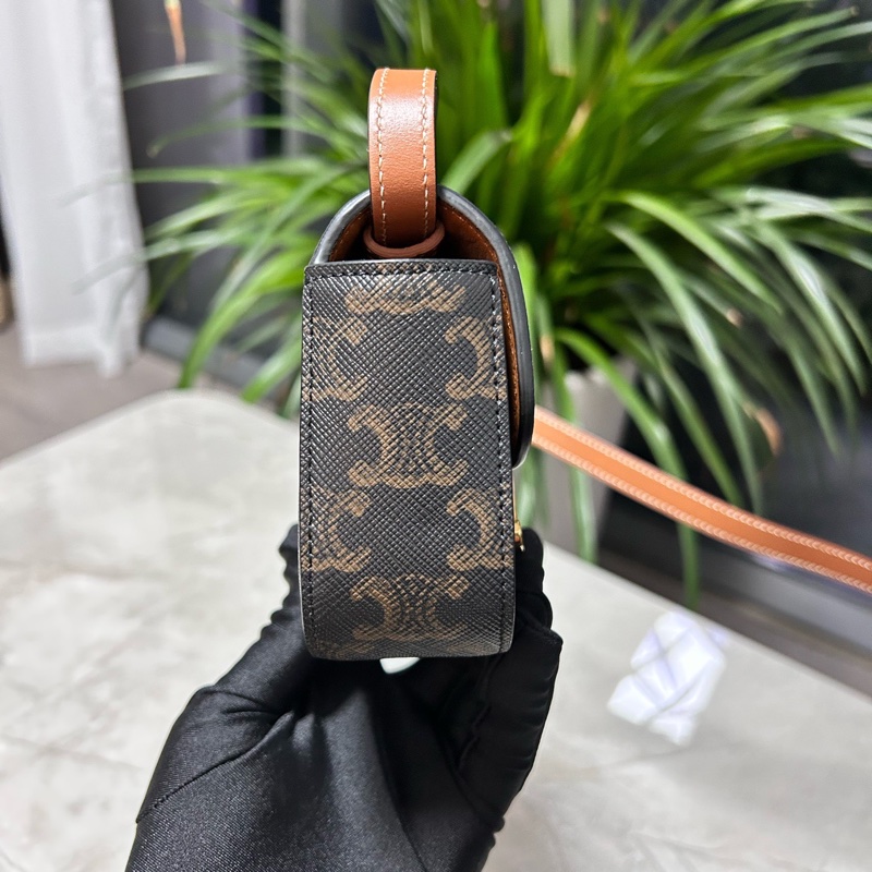 Celine賽琳！mini凱旋門老花豆腐包-2