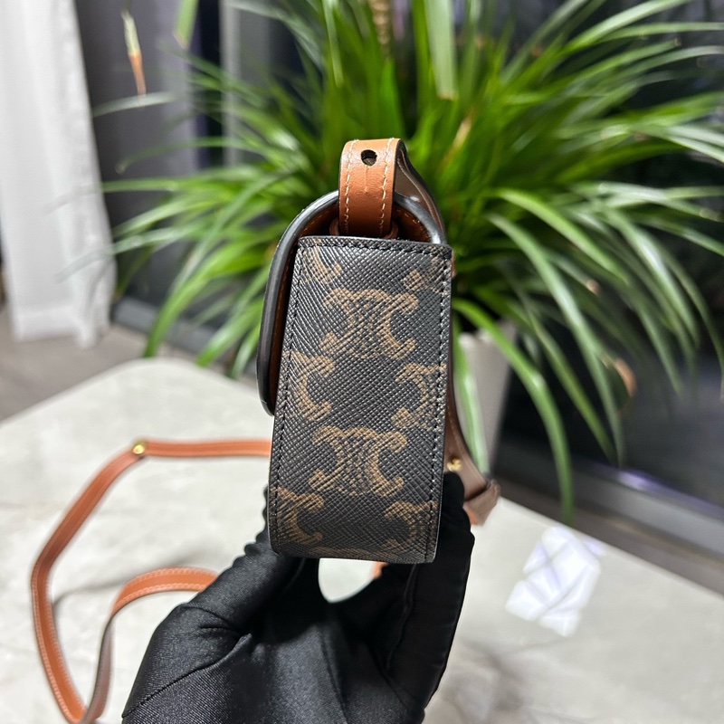 Celine賽琳！mini凱旋門老花豆腐包-3