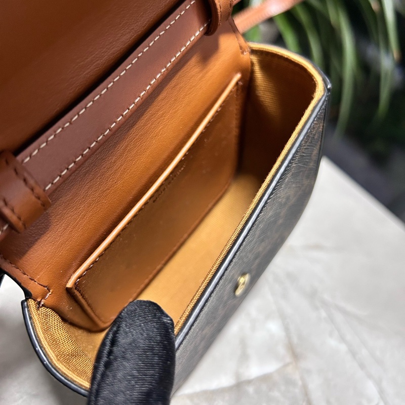 Celine賽琳！mini凱旋門老花豆腐包-6