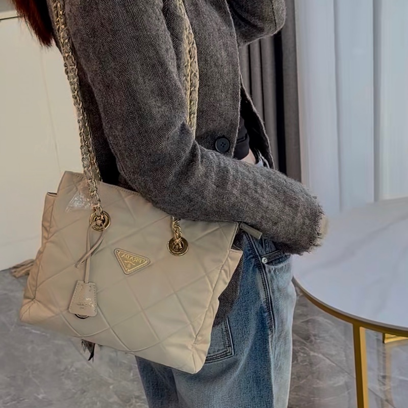 全新🈶2026購證❤️ prada #奶茶色 #降落傘 #新款 #托特包-2