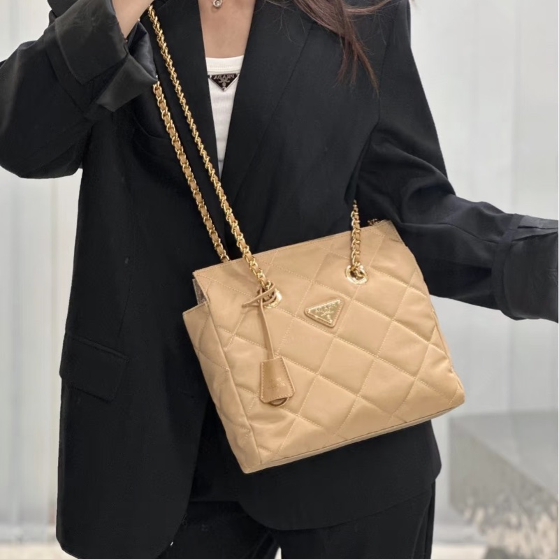 全新🈶2026購證❤️ prada #奶茶色 #降落傘 #新款 #托特包-4