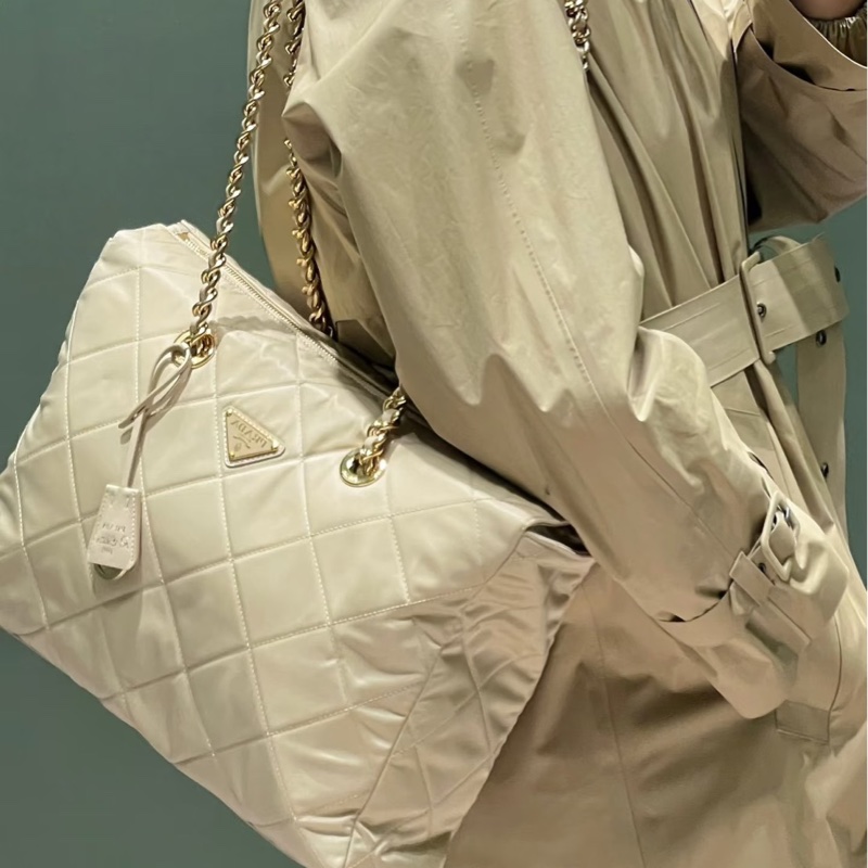 全新🈶2026購證❤️ prada #奶茶色 #降落傘 #新款 #托特包-5