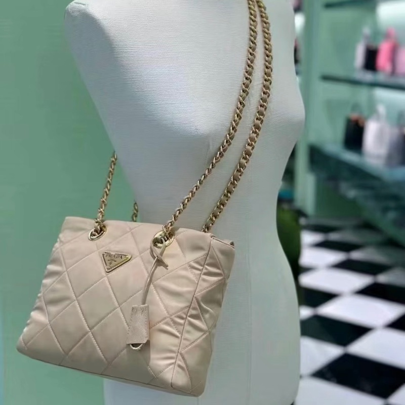 全新🈶2026購證❤️ prada #奶茶色 #降落傘 #新款 #托特包-6