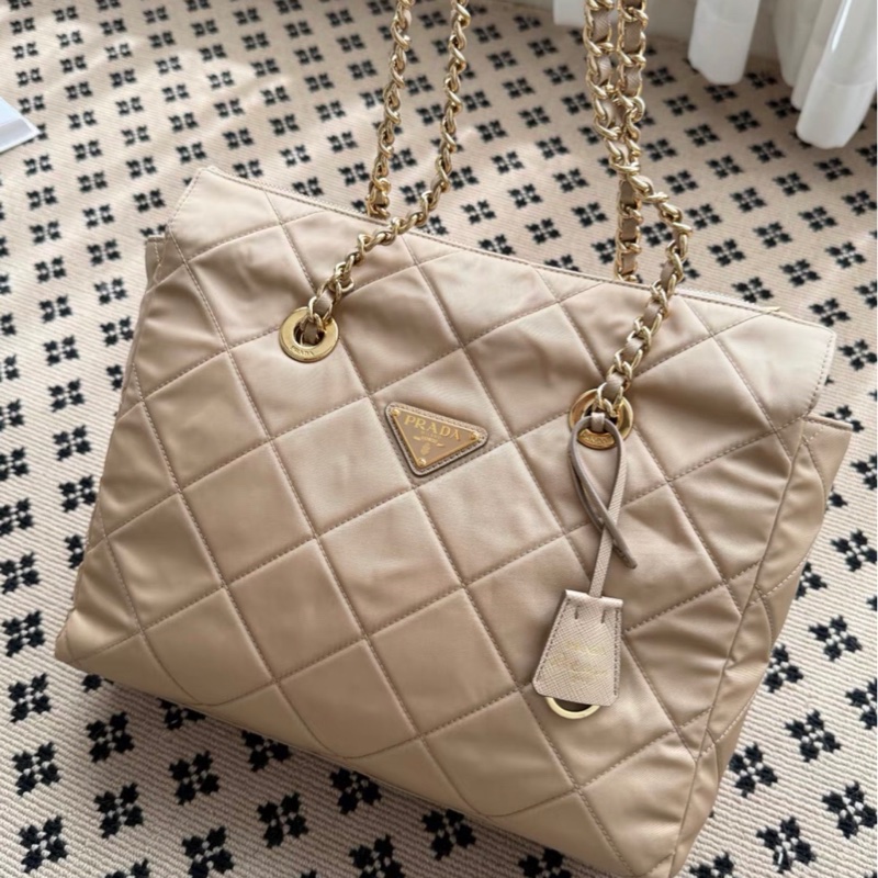 全新🈶2026購證❤️ prada #奶茶色 #降落傘 #新款 #托特包-7