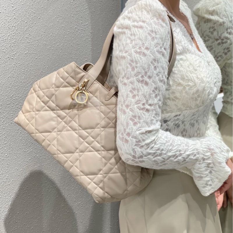 全新🈶2026購證❤️ dior #toujours #奶茶色 #土著包 #托特包 中號-1