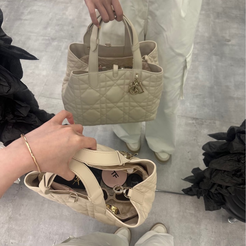 全新🈶2026購證❤️ dior #toujours #奶茶色 #土著包 #托特包 中號-3