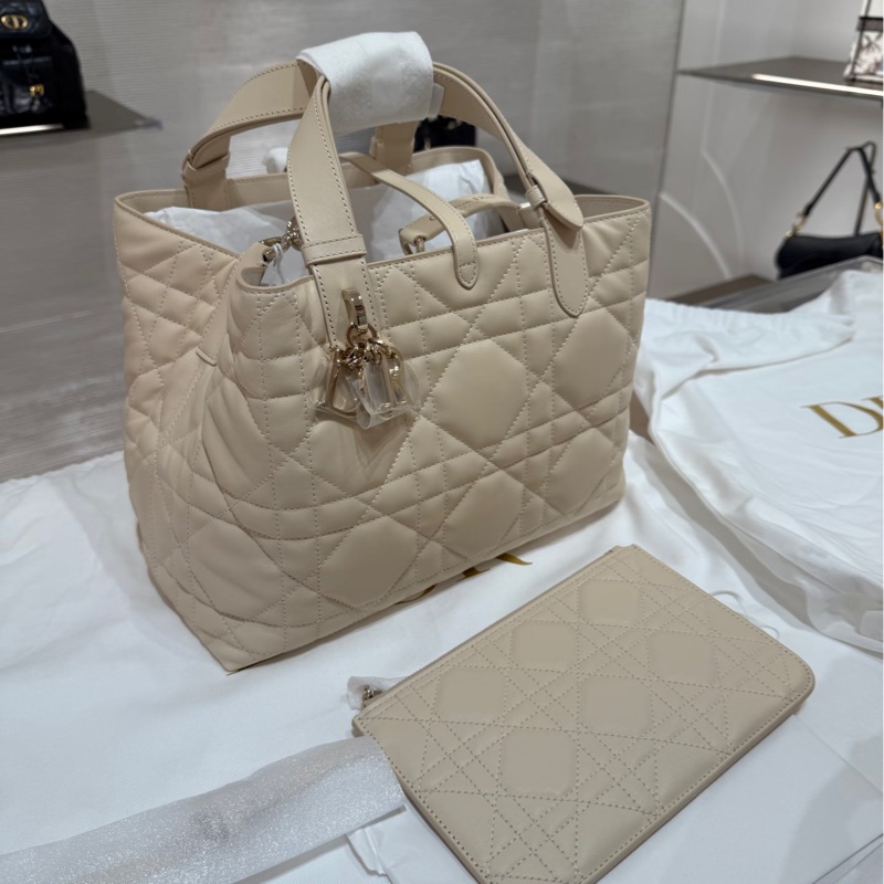 全新🈶2026購證❤️ dior #toujours #奶茶色 #土著包 #托特包 中號-4